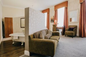 Hotel Room - Couches & Bathtub