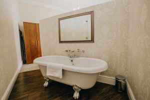Hotel Bathroom - bathtub