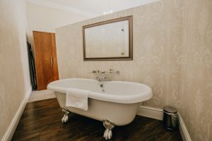 Hotel Bathroom - bathtub